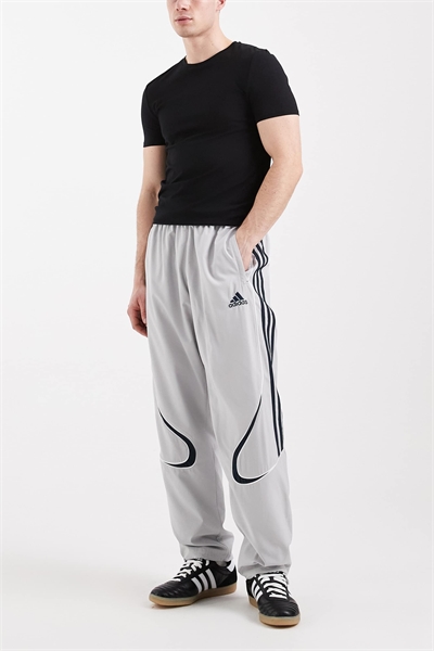 Спортивные штаны adicolor в стиле «командный дух» артикул 154895886