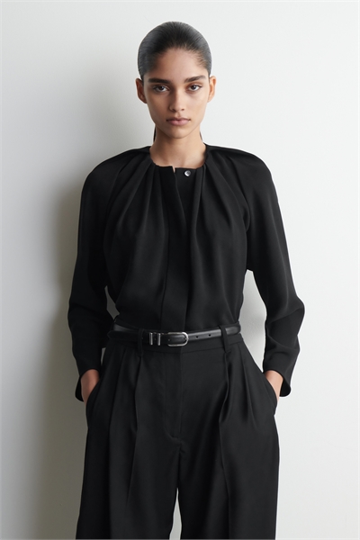 Блузка с объемными складками артикул 1318588001