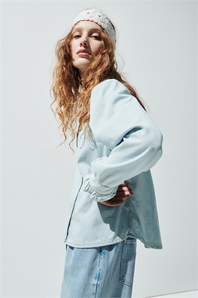 Джинсовая блузка с оборками артикул 1296667006