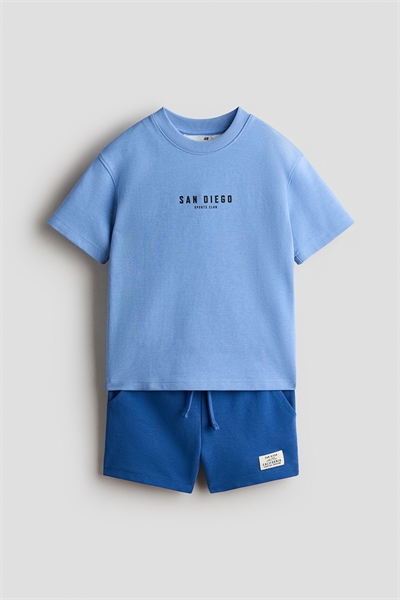 Комплект из футболки и шорт из флиса артикул 1321780002