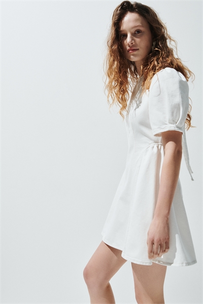 Джинсовое платье с расклешенной юбкой артикул 1322227002