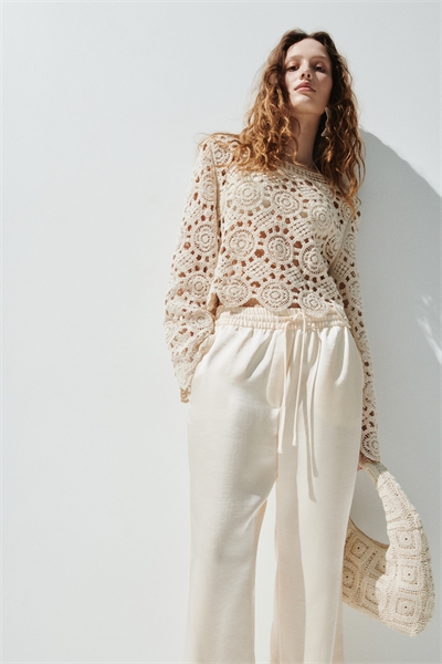 Топ с ажурной вязкой под вязаное крючком артикул 1329587003