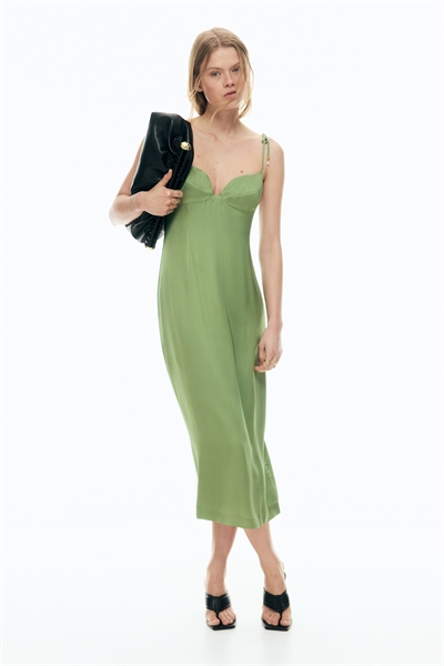 Атласное платье на бретелях артикул 1329907001