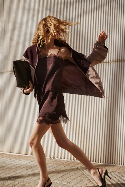 Платье-комбинация с кружевной отделкой артикул 1332594002