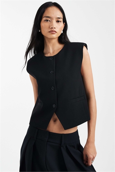 Приталенный жилет черного цвета артикул 154004695
