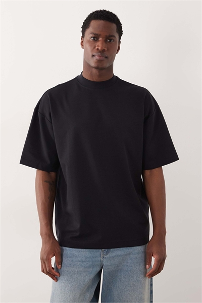 Футболка с высоким воротником и свободным кроем из плотной ткани breatheMAX™ артикул 153048557