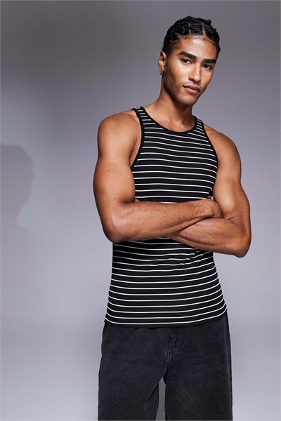 Спортивный жилет с полосками в черно-белую клетку артикул 148925477