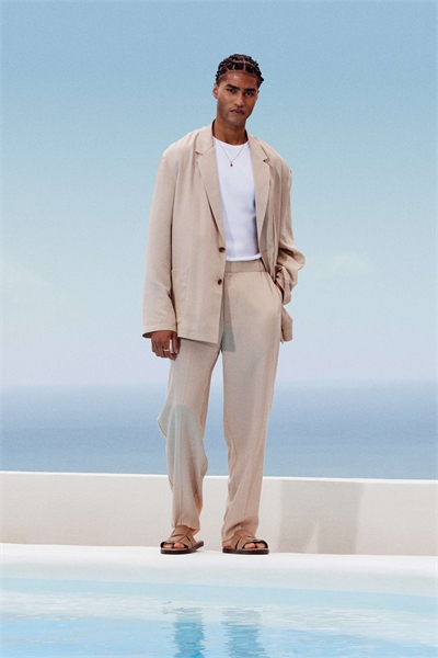 Широкие зауженные легкие брюки костюма артикул 142911893