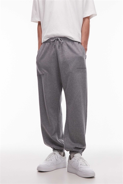 Джоггеры с небольшим логотипом артикул 148884429