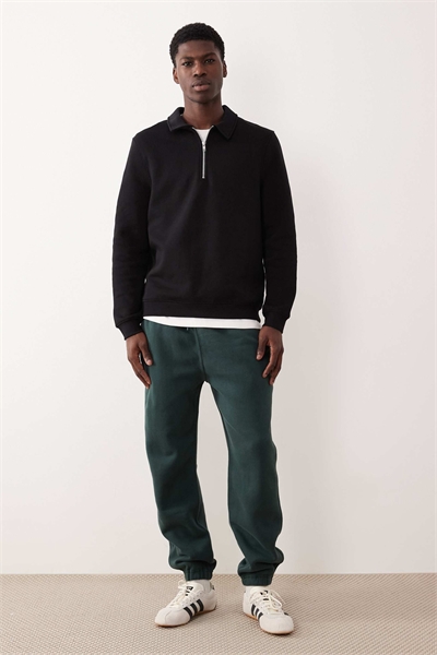 Широкие джоггеры с открытым низом артикул 149632925