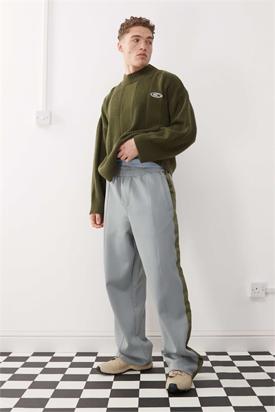 Джоггеры в стиле скейтбординга с боковой полосой артикул 142740558