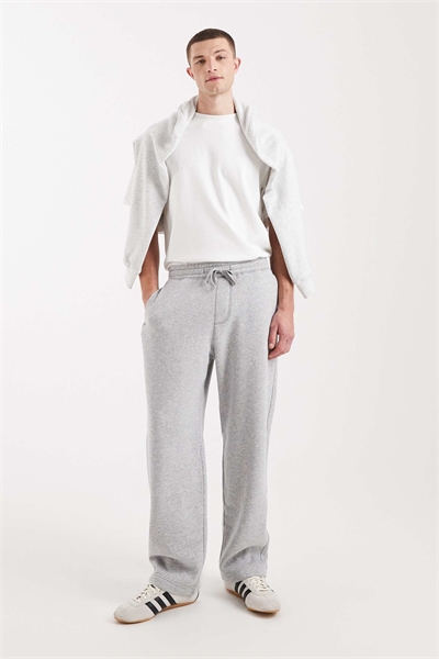 Джоггеры свободного кроя с манжетами Essential артикул 155163961