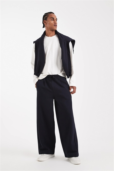 Коллекция моделей с круглым дизайном: кроссовки-джоггеры с массивной подошвой в форме подковы артикул 148701872