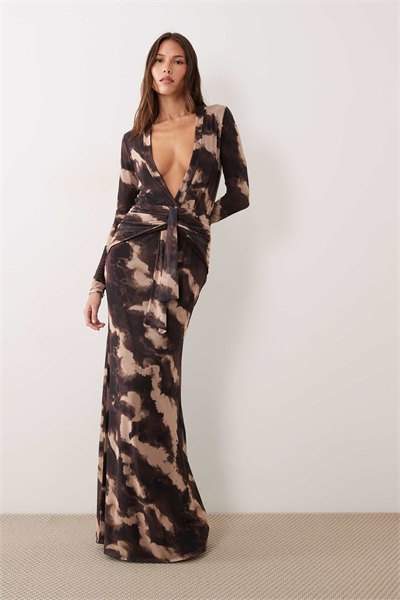 Макси-платье с глубоким вырезом и драпировкой спереди артикул 156527842