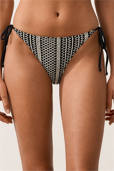 Бикини-трусики с средней плотностью вязания, черного цвета артикул 156219779