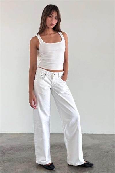 Джинсы с низкой посадкой и параллельным кроем, цвет «настоящий белый» артикул 154890787