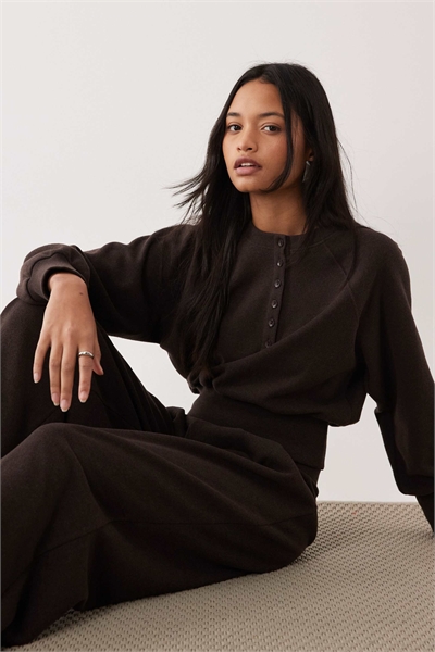 Топ из комплекта с длинными рукавами, зауженной талией и пуговицами, коричневого цвета артикул 155722781