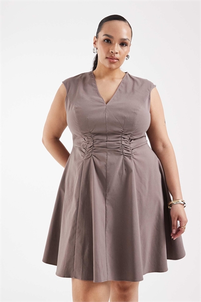 ASOS DESIGN: мини-платье из бенгалина с V-образным вырезом и рюшами, цвет «тауп» артикул 154604479