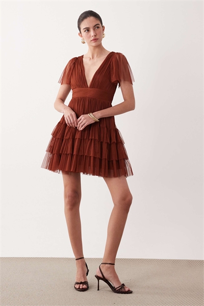 Мини-платье с V-образным вырезом и юбкой с оборками, цвет «ржавчина» артикул 155813611