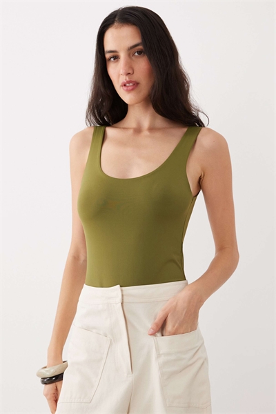 Боди из полиамида с вырезом «слинки» цвета хаки артикул 151995532