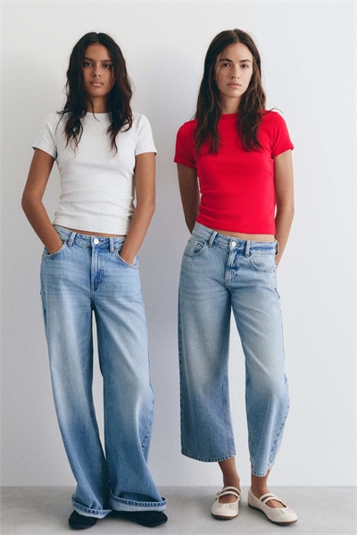 Набор облегающих футболок красного цвета артикул 156477274