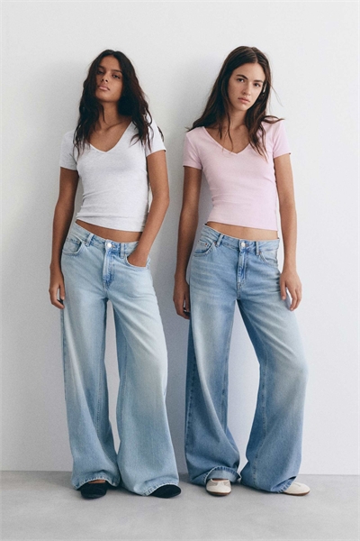 Набор футболок с V-образным вырезом розового цвета артикул 156477033