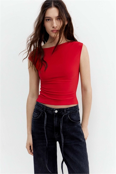 Топ с сборками и асимметричным кроем цвета клубники артикул 156379800