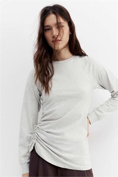 Футболка с длинным рукавом и сборками, серо-меланжевая артикул 156379826