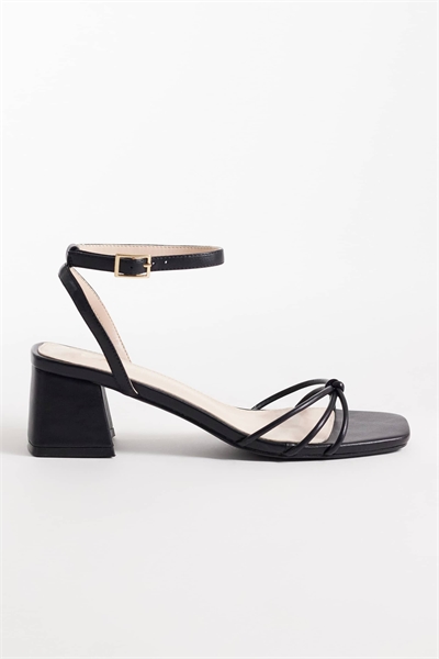 Сандалии Evalina на низком каблуке артикул 152905380