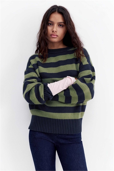 Свободный свитер артикул 156378355