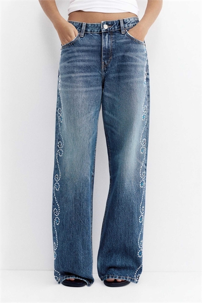 Джинсы с прямыми брючинами и заклепками темно-синего цвета артикул 156378204