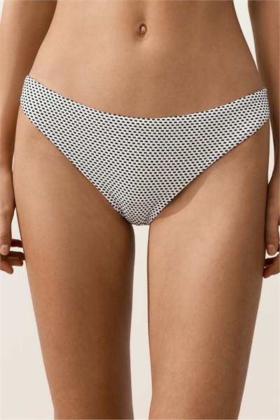 Классические бикини-трусики с жакардовым узором в горошек белого и черного цветов артикул 156331697