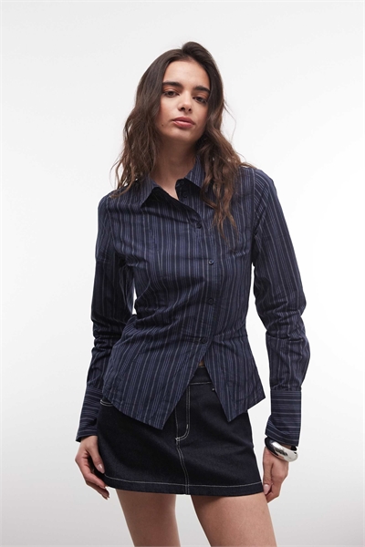 Рубашка асимметричного кроя с разрезом артикул 154840062