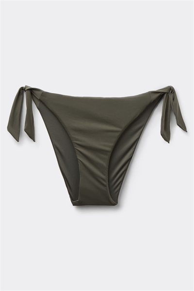 Нестареющий образ в зеленом камуфляже артикул 156518058