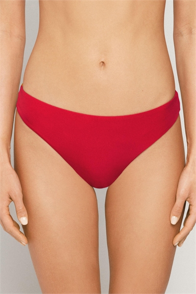 Бразильский классический образ в красном глянце артикул 156518096