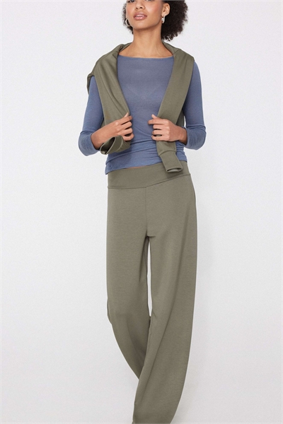 Брюки-палаццо из мягкой ткани пастельного цвета в стиле милитари артикул 156299255