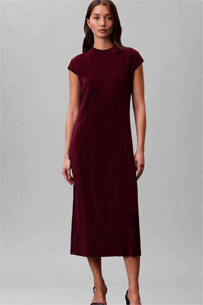 Плиссированное платье средней длины цвета «ягодная глазурь» артикул 154879887