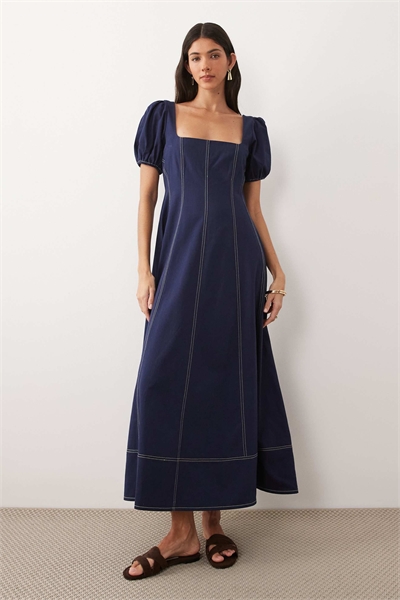 Макси-платье с квадратным вырезом и буфчатыми рукавами, с контрастными швами, темно-синего цвета артикул 153252449