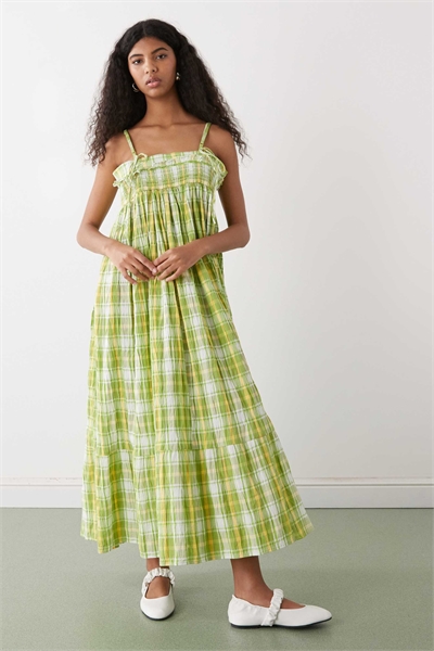 Платье-смук в стиле макси с рюшами и бретелями с бантиками в клетку зеленого цвета артикул 152554677
