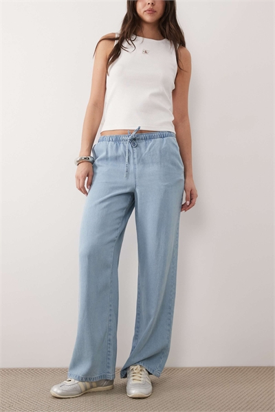 Джинсы с широкими брючинами и средней посадкой, светло-голубого цвета артикул 153118732