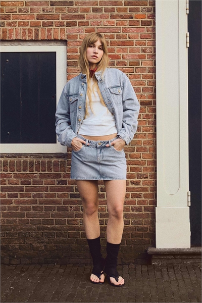 Джинсовая мини-юбка средне-синего цвета артикул 156383768