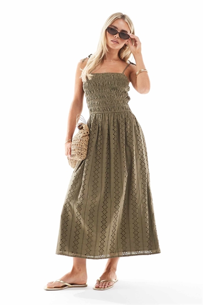 Макси-платье на бретелях с вышивкой артикул 142200900