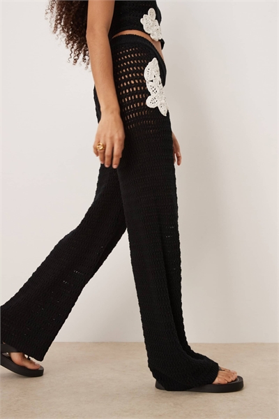 Вязаные крючком брюки с широкими брючинами и аппликацией в виде цветка co-ord артикул 142201096