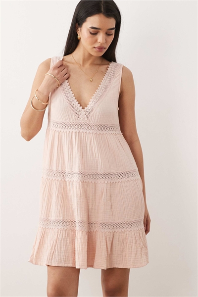 Мини-платье нежно-розового цвета артикул 153889601