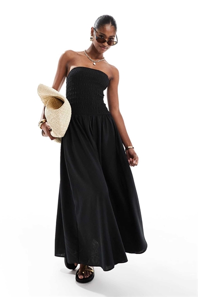 Платье-бандо средней длины с сборками на груди, черного цвета артикул 148070623