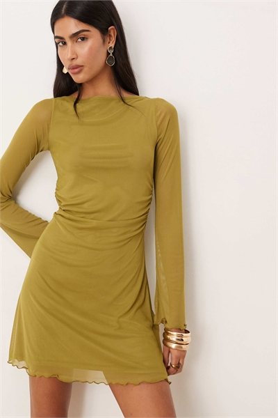 Мини-платье с широкими рукавами мшисто-зеленого цвета артикул 151022084