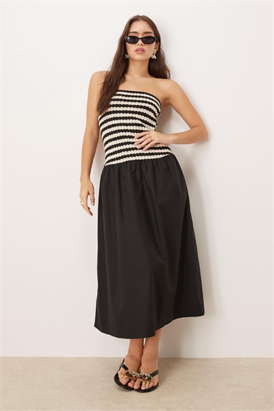 Платье средней длины с лифом из хлопка, связанным крючком в полоску артикул 147856861