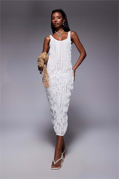 Макси-платье кремового цвета с рюшами артикул 149600174