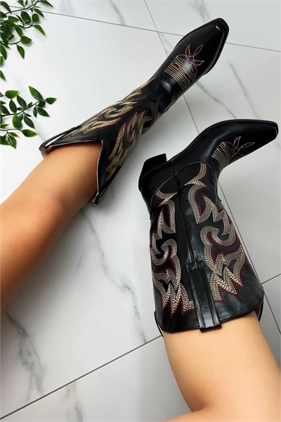 Ковбойские сапоги в стиле вестерн черного цвета артикул 149973184