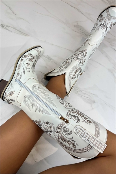 Ковбойские сапоги в стиле вестерн белого цвета артикул 149973015